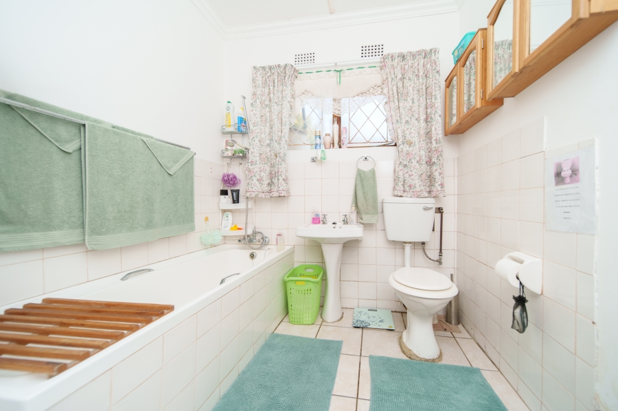 5 Bedroom Property for Sale in Queensberry Bay Eastern Cape